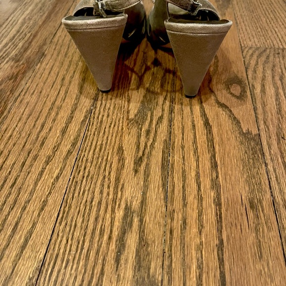 Vaneli Bronze 3.5” heel - Picture 4 of 5